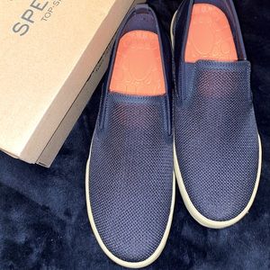 Men’s SPERRY size 12, Mesh Topsiders in navy